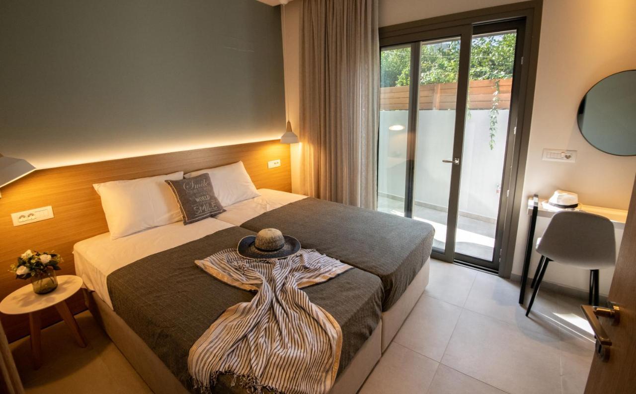 Lenico Seafront Villa Agia Pelagia  Exterior photo